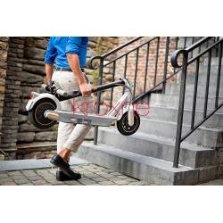 Ninebot KickScooter MAX G30LE II navržený Segway - 40 km autonomie. Segway - Ninebot - 4 - Robustnější podvozek, širší. - 10" ko