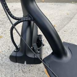 Sharkset RS1 — dva dvigatelya moshchnost'yu 1400 Vt, akkumulyator 20 Ach, zapas khoda ot 50 do 70 km. Sharkset - 10 Sharkset RS1