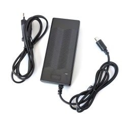 Ladegerät für den internen Akku des Navee V40 Elektrorollers  - 1 Ladegerät für den internen Akku des Navee V40 Elektrorollers
B