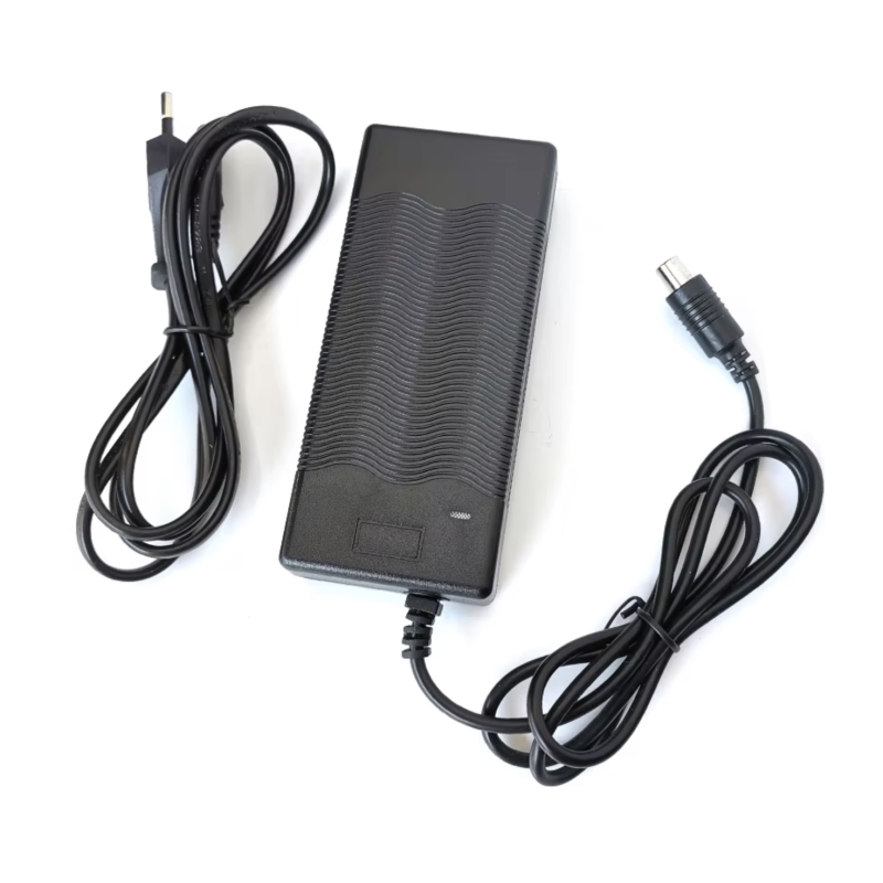 Ładowarka do wewnętrznego akumulatora hulajnogi elektrycznej Navee V40  - 1 Ładowarka do wewnętrznego akumulatora hulajnogi elek